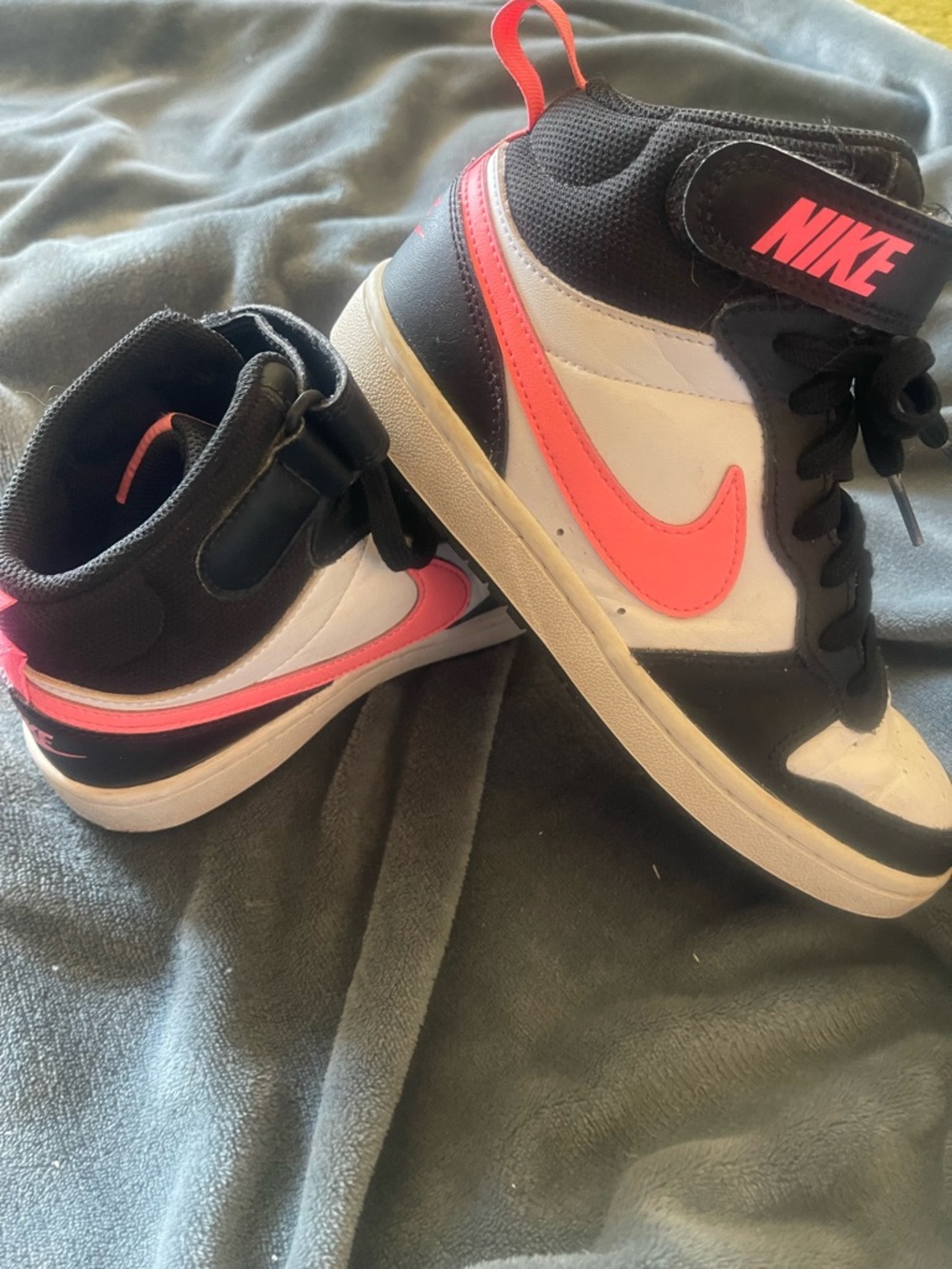 Nike Court Borough Mid 2 Girls Size 4Y Black Athletic Shoe Sneakers CD7782-005